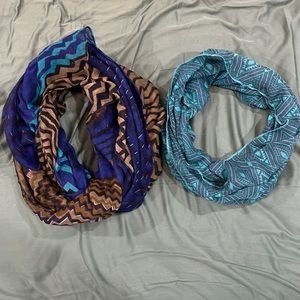 Set of 2 blue infinity scarfs